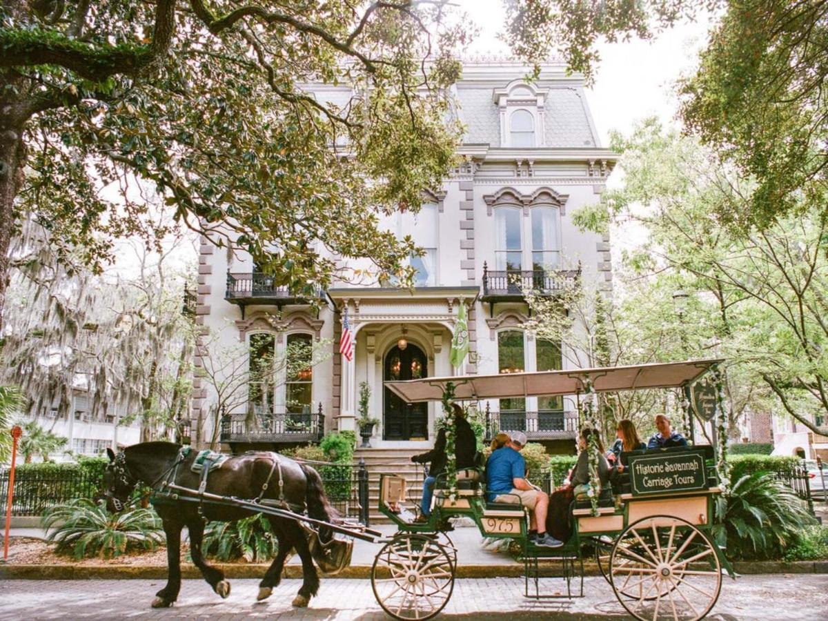 Southern Charmer-Historic District Downtown-Front Porch-Walk Score 90!!-Private Parking-1 Minute To Forsyth Park Savannah Exterior foto