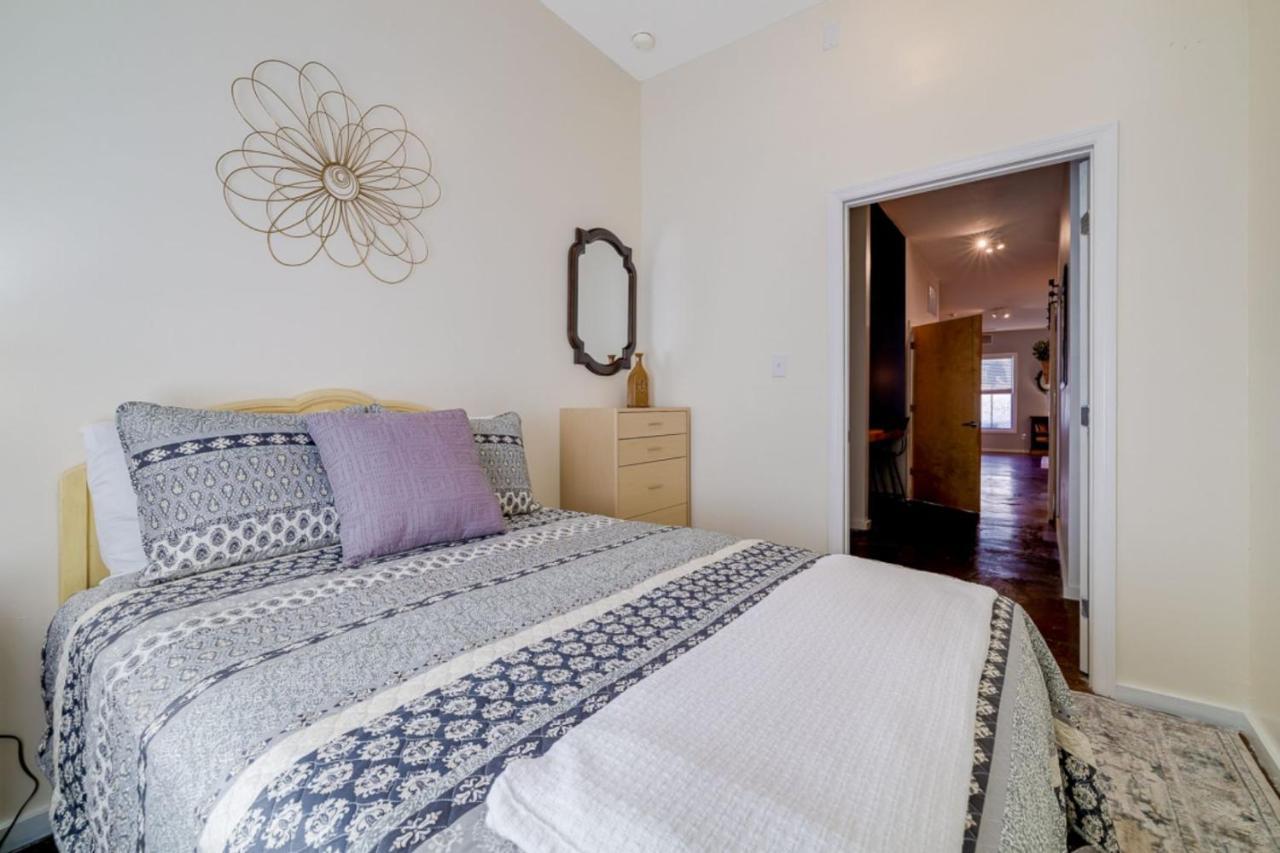 Southern Charmer-Historic District Downtown-Front Porch-Walk Score 90!!-Private Parking-1 Minute To Forsyth Park Savannah Exterior foto