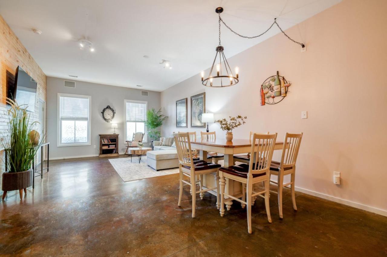 Southern Charmer-Historic District Downtown-Front Porch-Walk Score 90!!-Private Parking-1 Minute To Forsyth Park Savannah Exterior foto