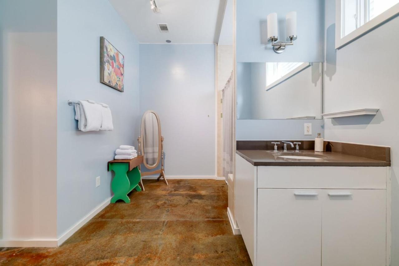 Southern Charmer-Historic District Downtown-Front Porch-Walk Score 90!!-Private Parking-1 Minute To Forsyth Park Savannah Exterior foto