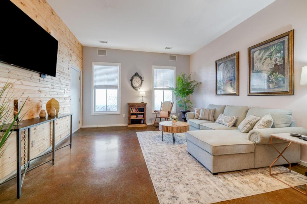 Southern Charmer-Historic District Downtown-Front Porch-Walk Score 90!!-Private Parking-1 Minute To Forsyth Park Savannah Exterior foto